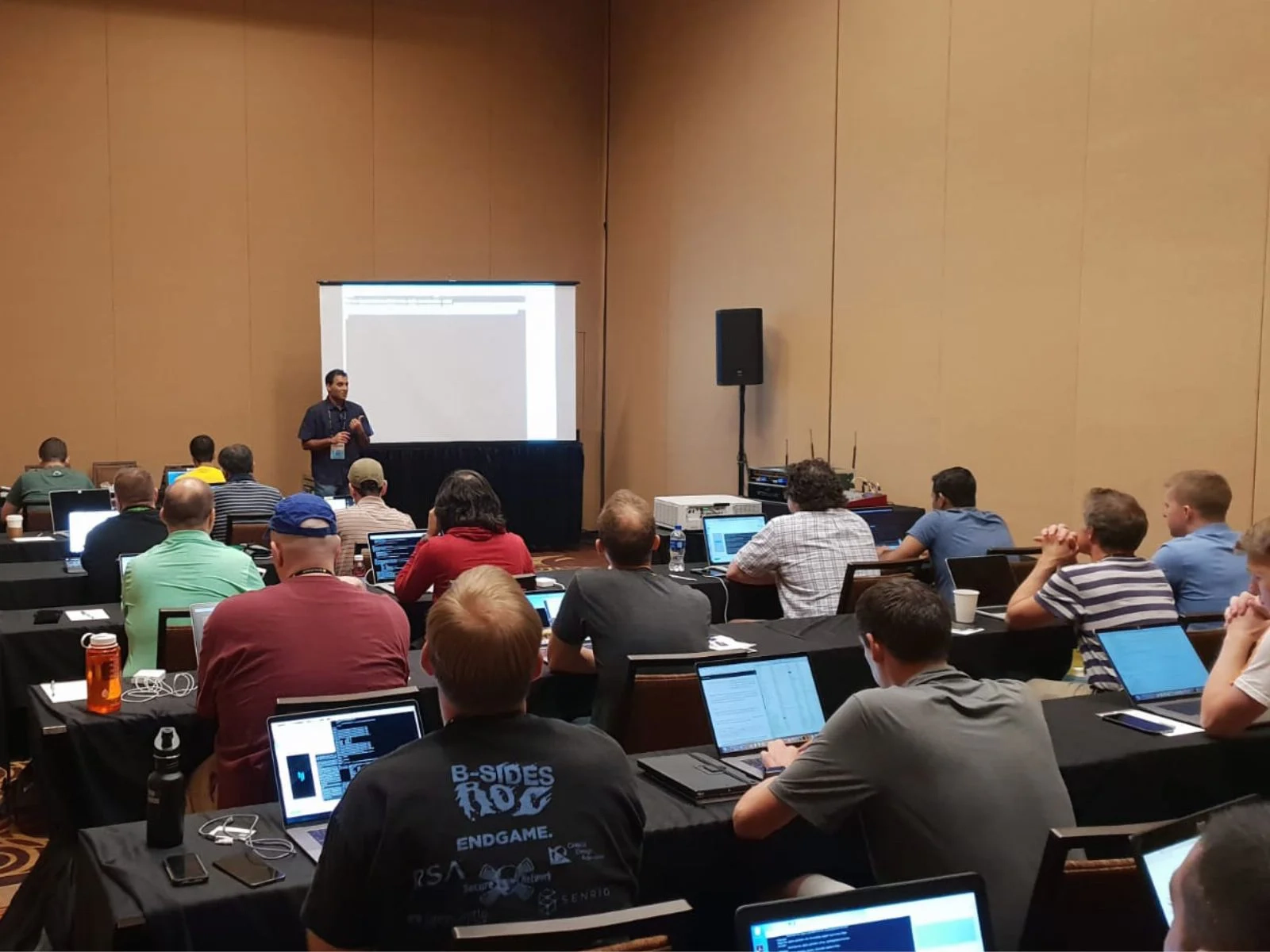 8kSec conference booth