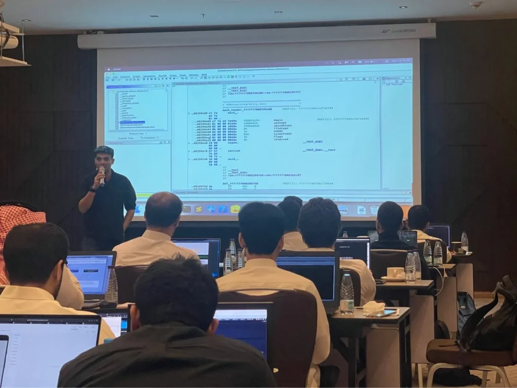 Trainer presenting on mobile security